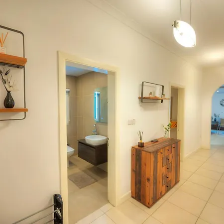 Bright & Spacious 3 Bedrooms Near Seafront Post1-1 * Saint Julian's