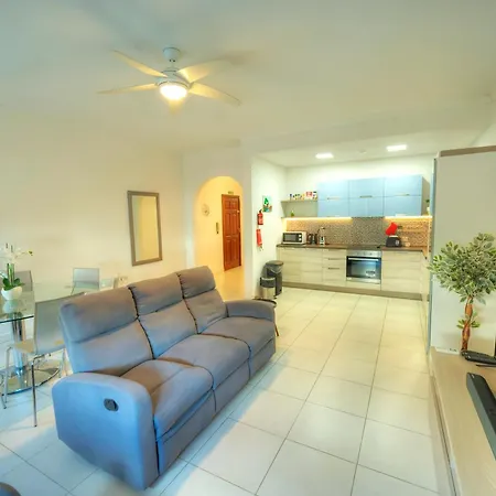 Bright & Spacious 3 Bedrooms Near Seafront Post1-1