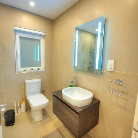 Διαμέρισμα Bright & Spacious 3 Bedrooms Near Seafront Post1-1 *